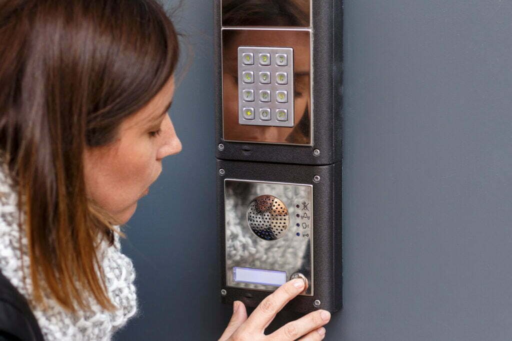Contrôle d'accès électronique : Interphone pour copropriété ou entreprise