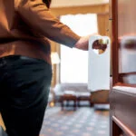 Bannière décorative pour l'article comment sécuriser un hôtel
