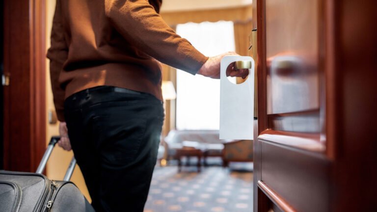 Bannière décorative pour l'article comment sécuriser un hôtel