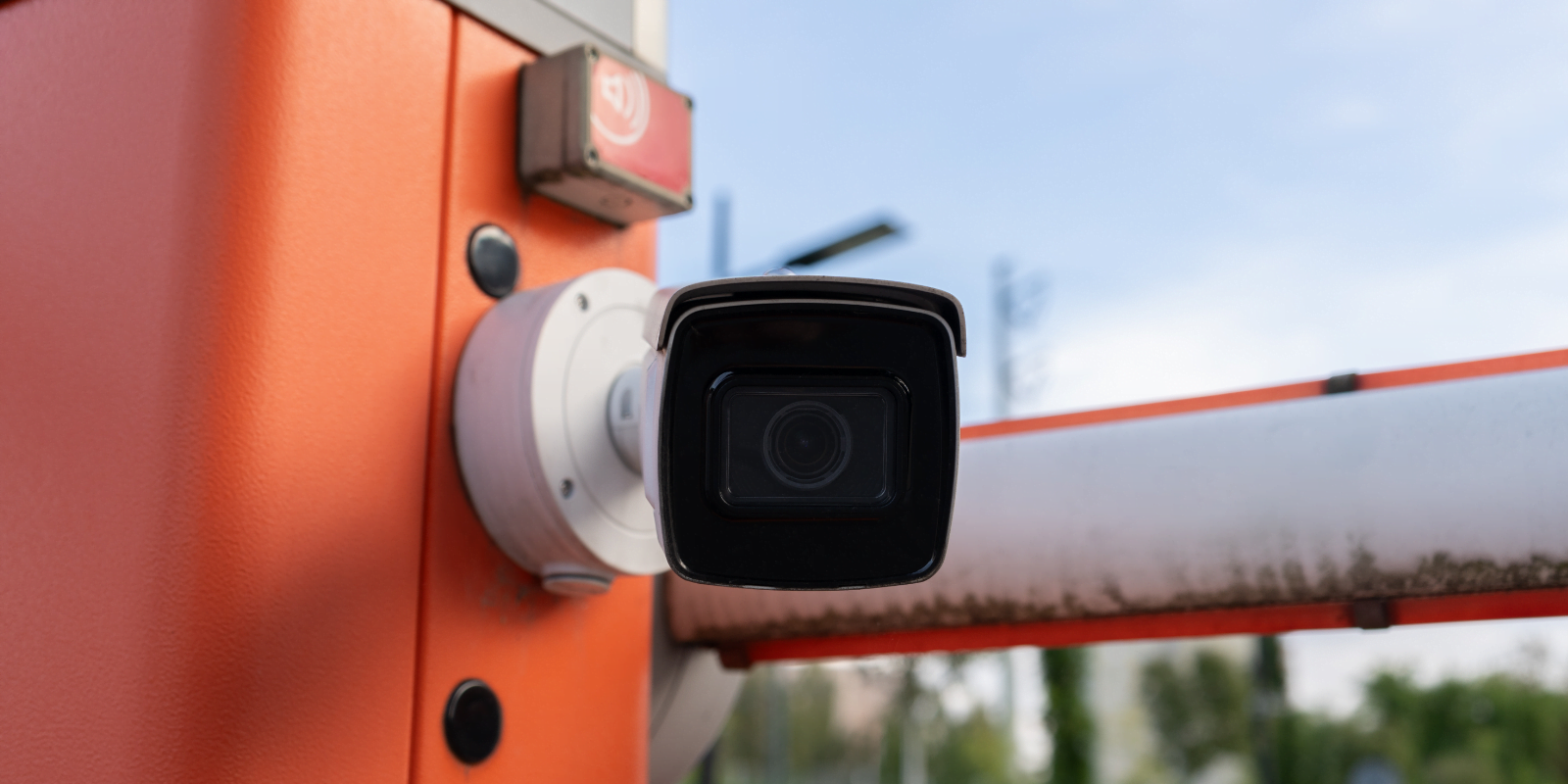 Caméras à lecture de plaque en entreprise - AGELEC Protection